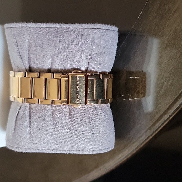 Michael Kors Gold color Watch - Picture 4 of 4
